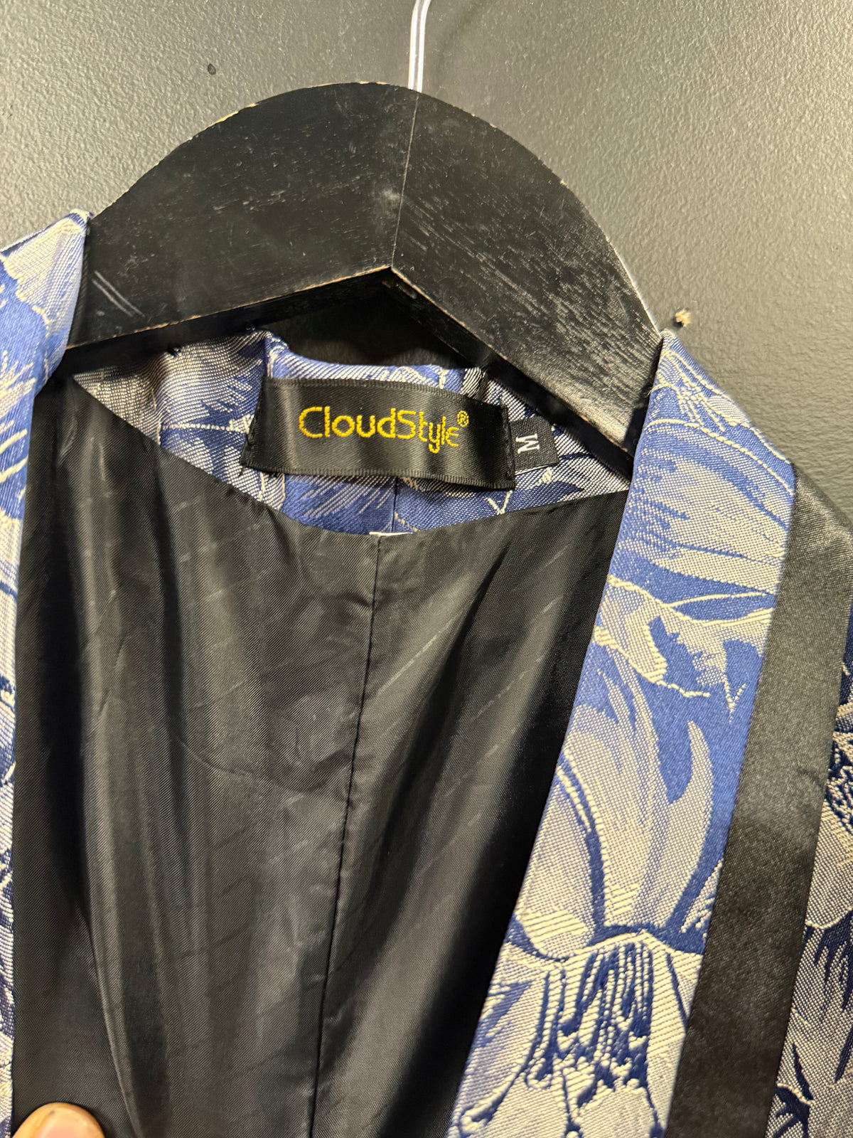 CloudStyle Blue and Silver floral jacquard men's blazer size medium with a black shawl lapel