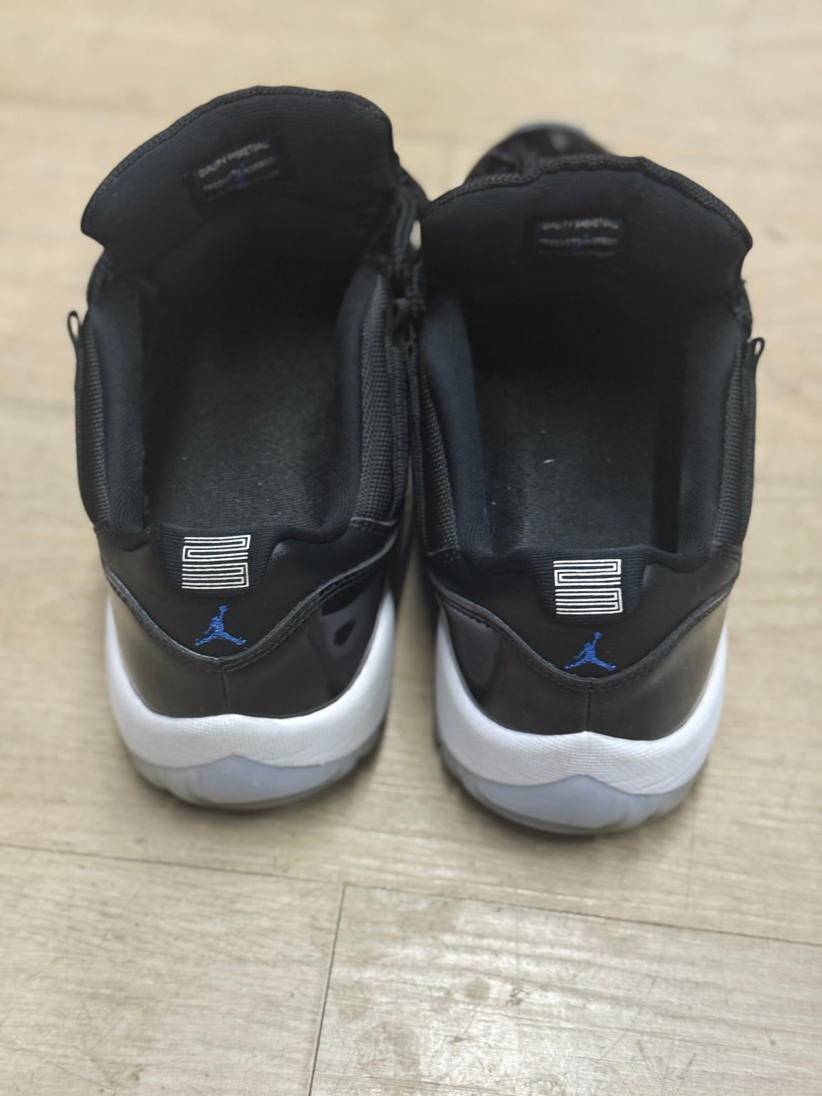 Nike Air Jordan 11 Retro Low "Space Jam" size 9.5 black