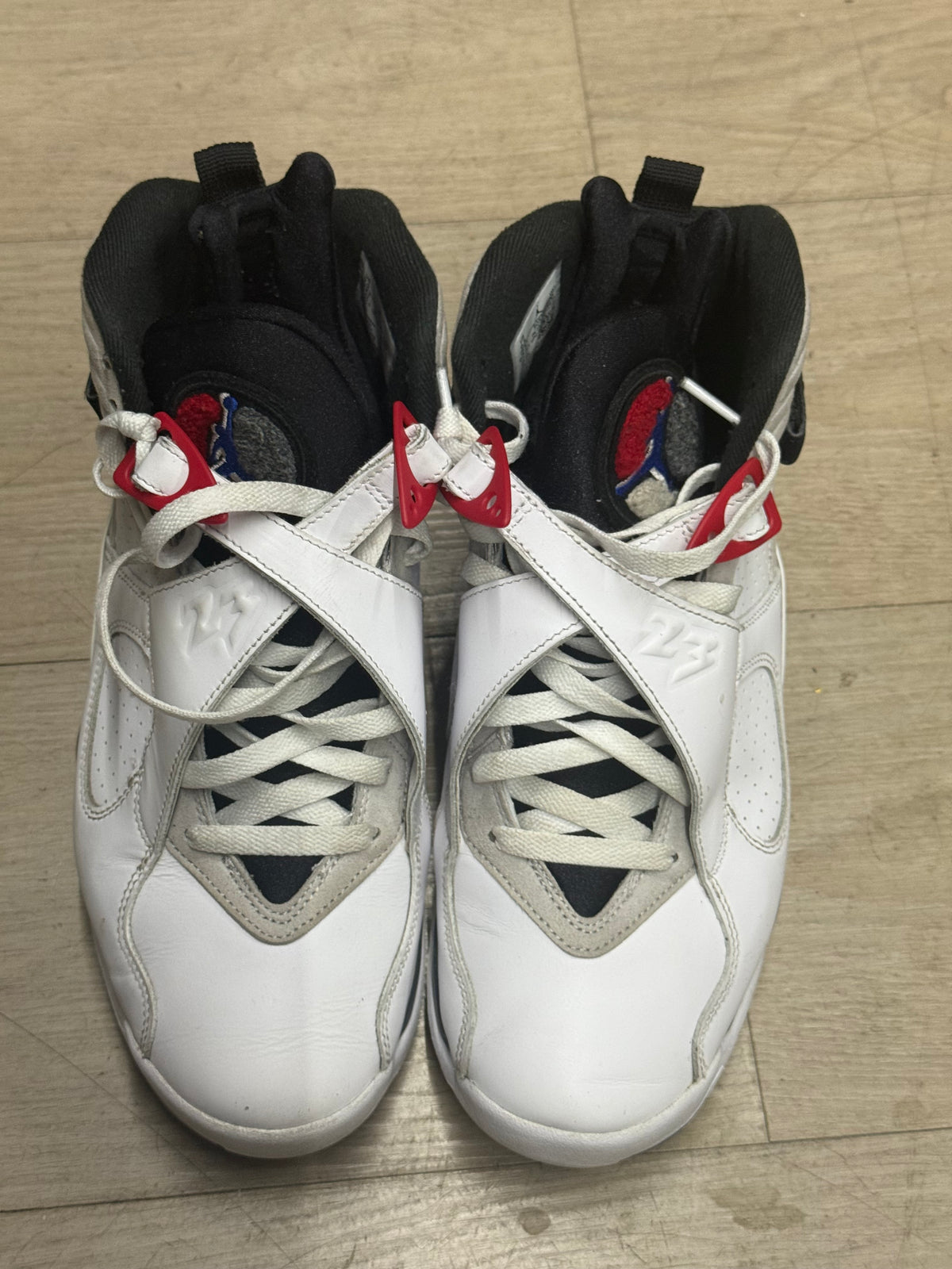 Jordan 8 Retro "White Thunder" sneakers in US 9.5