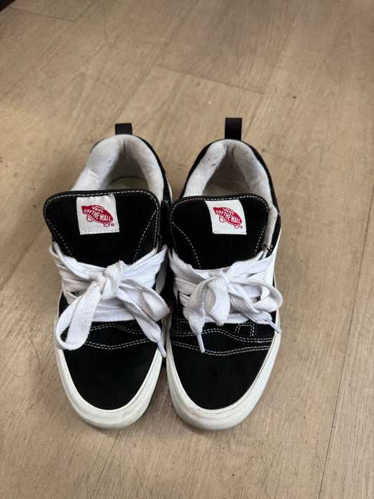 Vans Knu Skool shoes for size 9 in Black/True White, featuring a retro chunky design with a padded tongue and oversized laces
