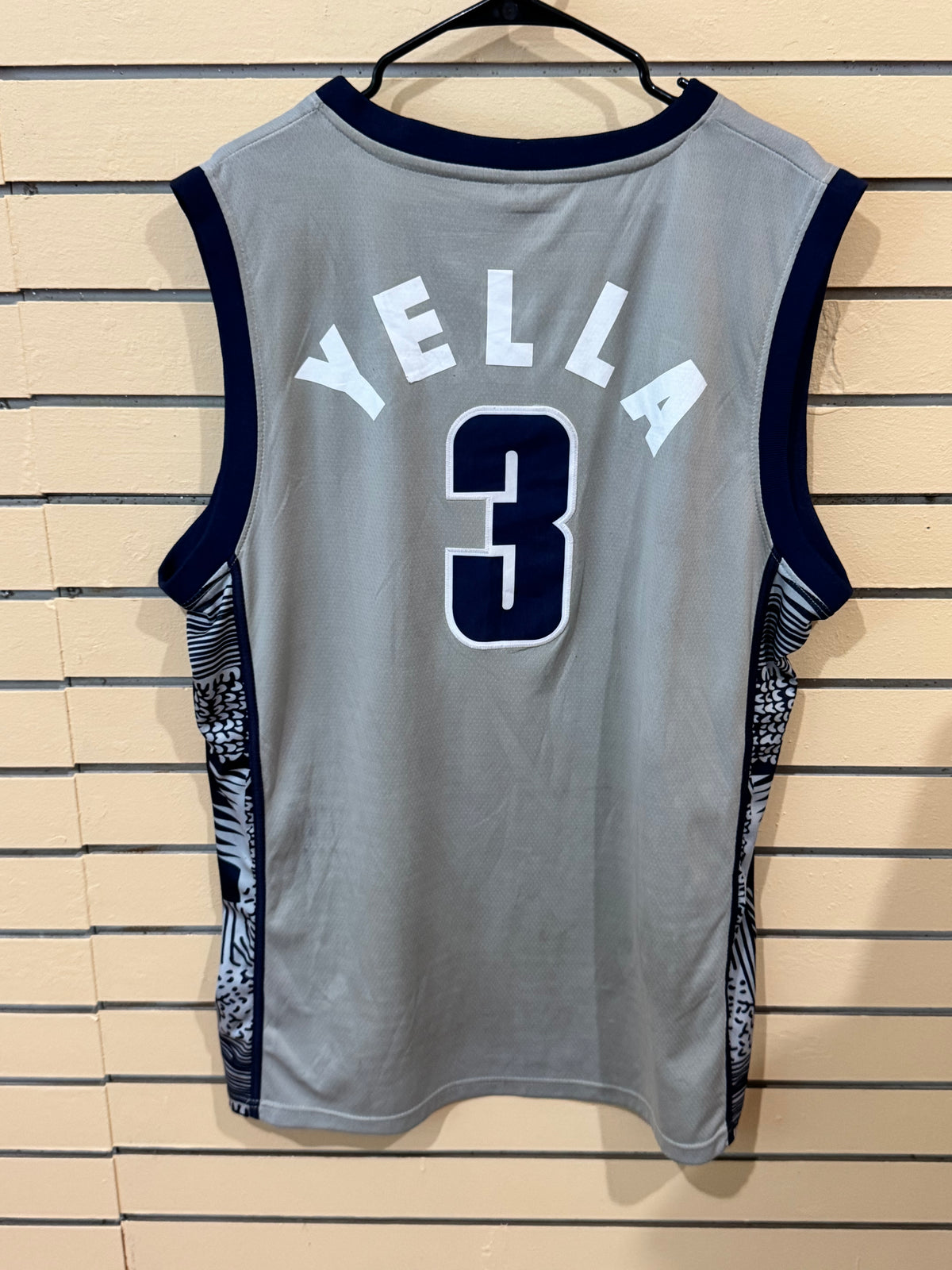 Customized Gray Mitchell & Ness Georgetown Hoyas #3 jersey featuring the name "YELLA" instead of Iverson size xxl