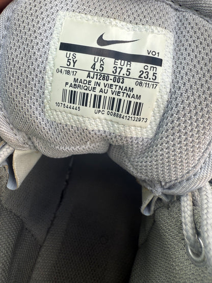 Nike Manoa gs dark stucco color way size 5 youth