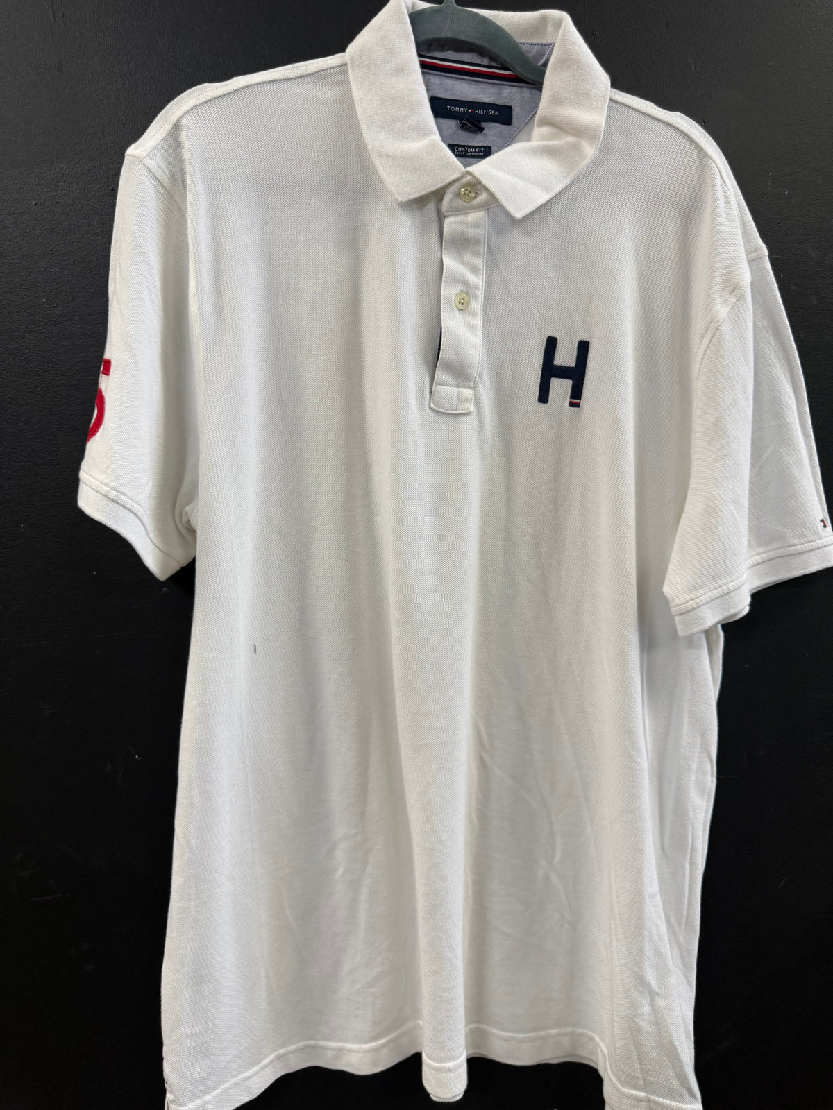 White Tommy Hilfiger custom-fit pique polo shirt size xl with a navy blue embroidered "H" logo