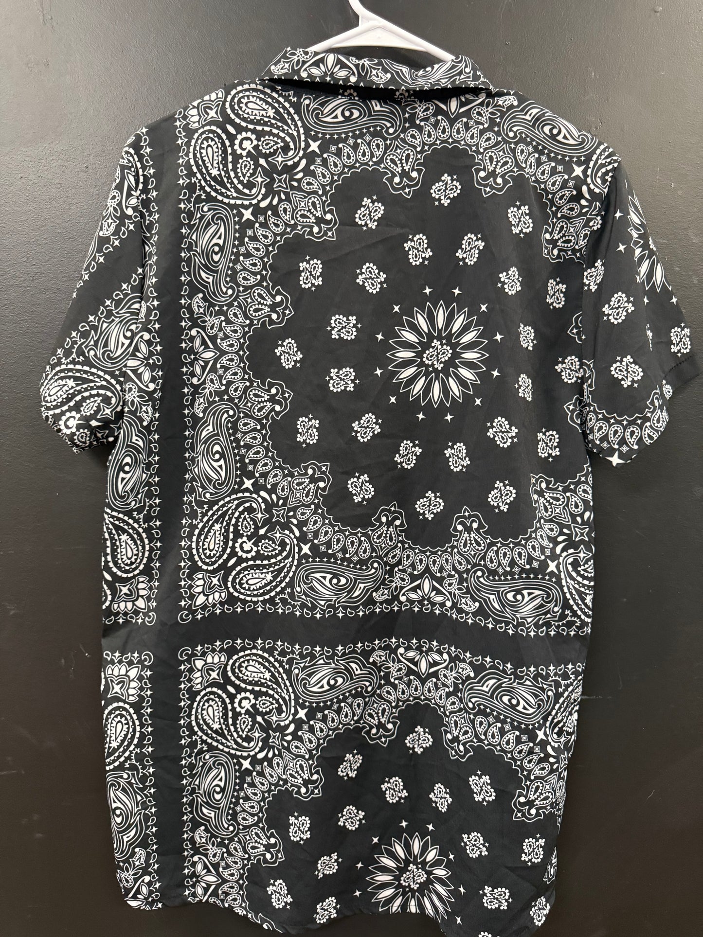 Bandana-print Short-sleeve button-up shirt size small all-over paisley pattern black and white