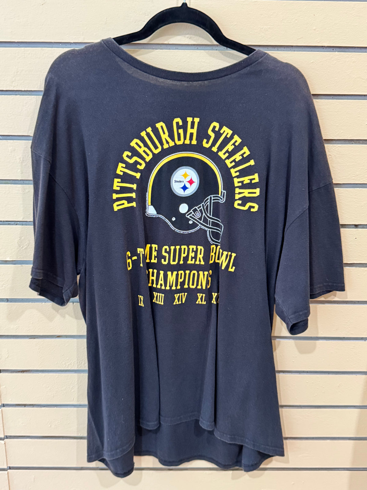 black Pittsburgh Steelers t-shirt size 2xl features a graphic of the team helmet celebrates their 6 Super Bowl championships.