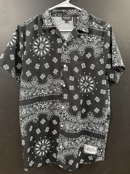 Bandana-print Short-sleeve button-up shirt size small all-over paisley pattern black and white
