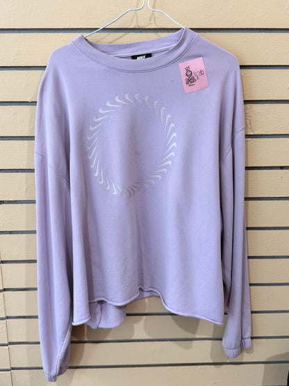 Nike Sportswear Icon Clash crewneck sweatshirt in a lilac color circular pearlized ink logo on the front. Size XL