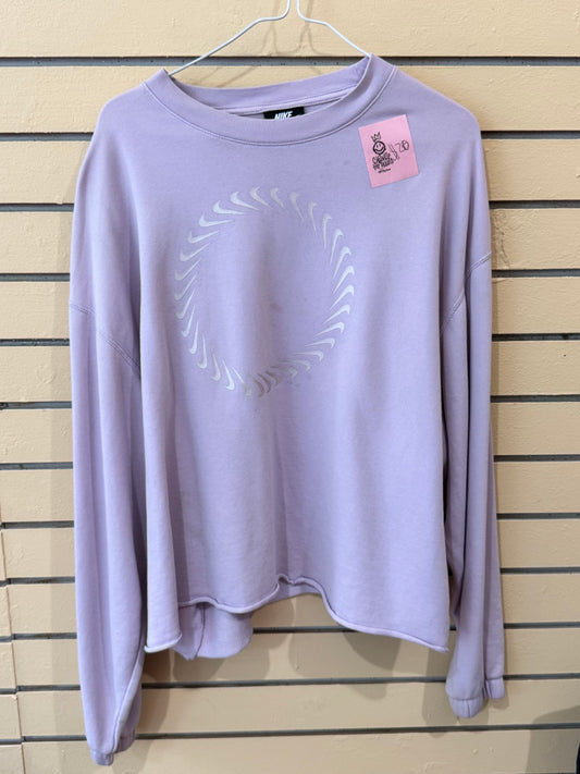 Nike Sportswear Icon Clash crewneck sweatshirt in a lilac color circular pearlized ink logo on the front. Size XL