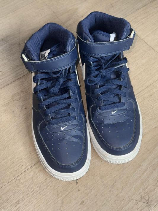 Nike Air Force 1 '07 Mid sneakers feature a midnight navy leather upper size 8