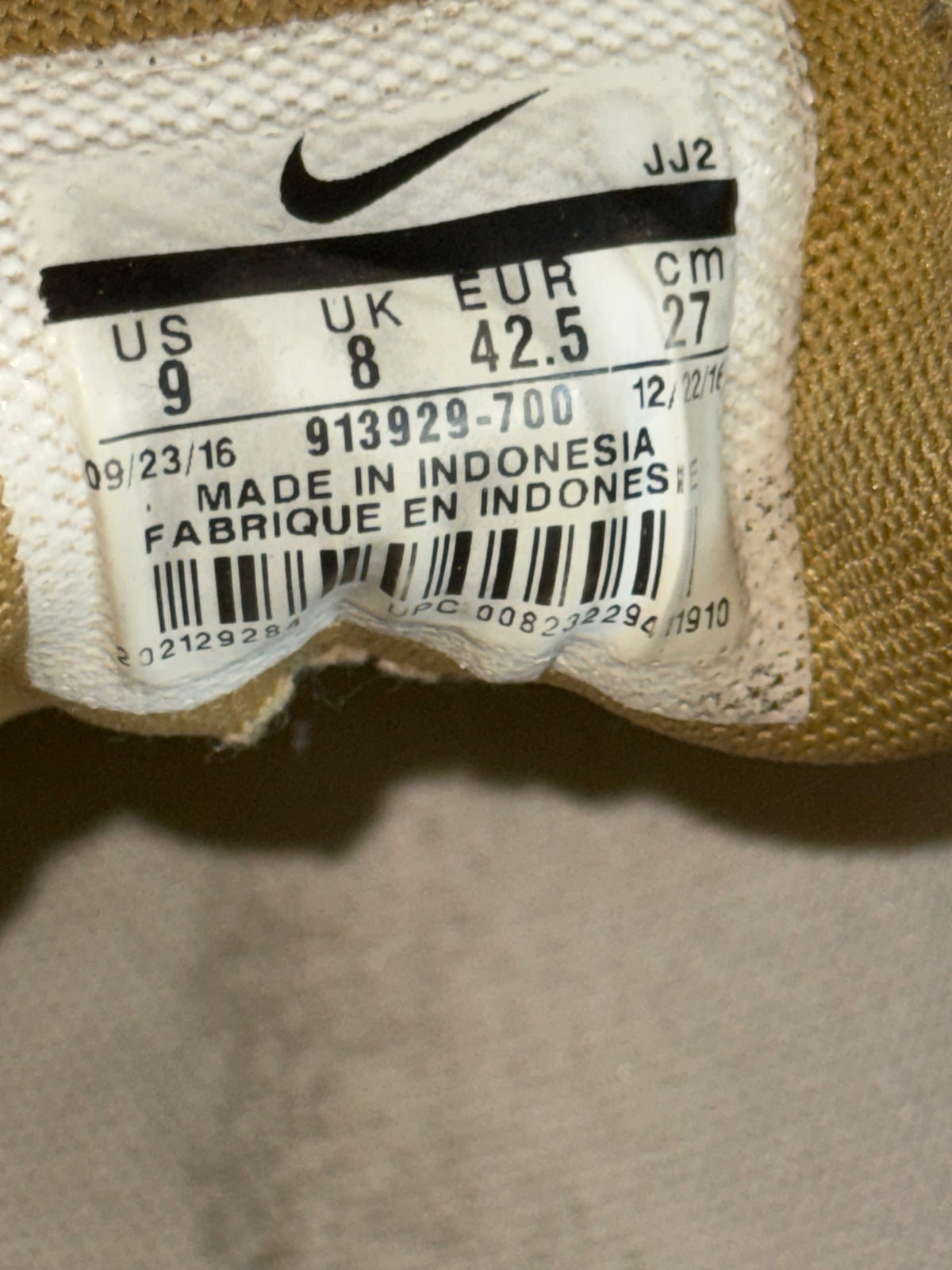 Nike Air Footscape Woven Chukka QS "Hairy Suede" sneakers in the "Flat Gold" colorway size 8