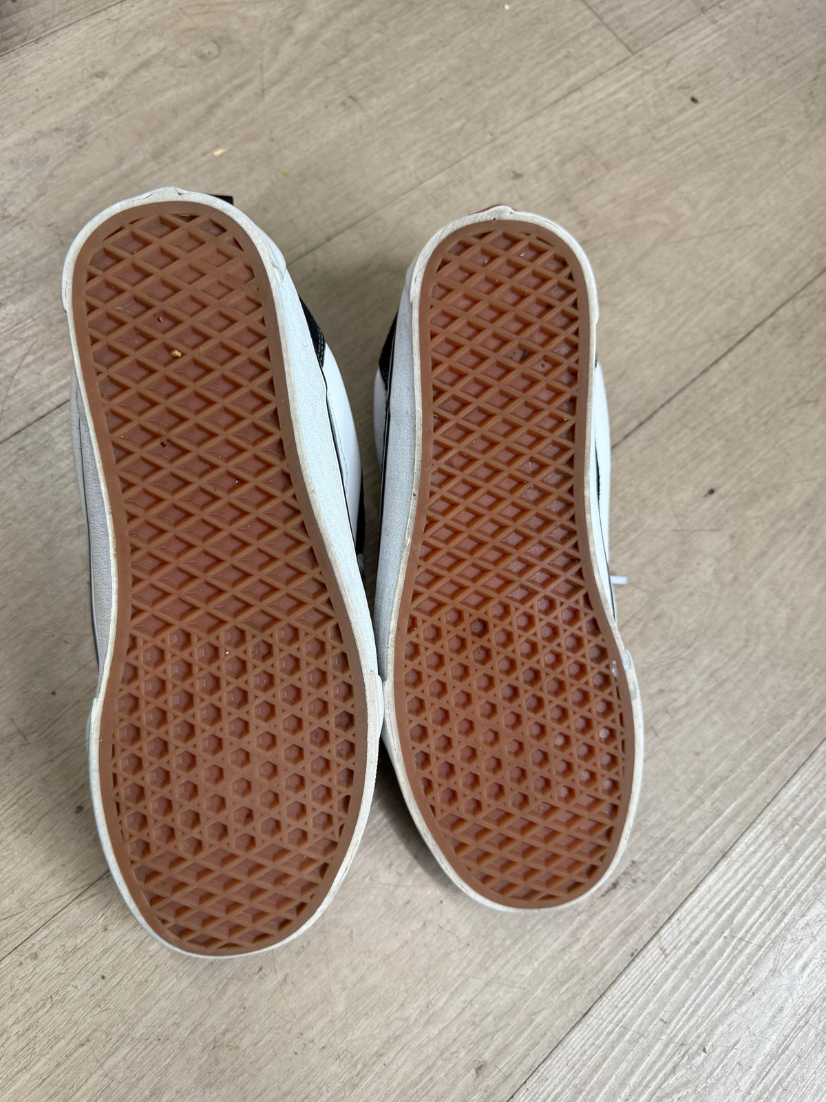 Vans Knu Skool shoes for size 9 in Black/True White, featuring a retro chunky design with a padded tongue and oversized laces