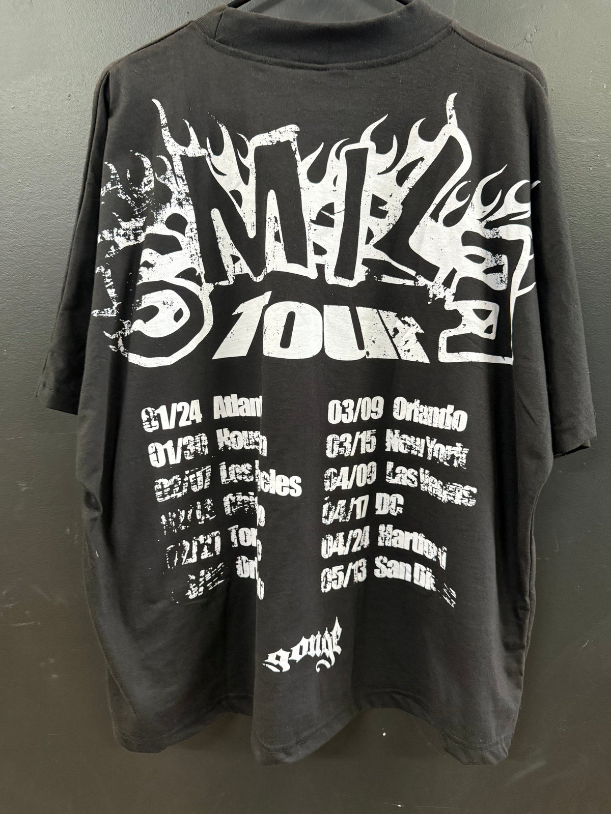 Black Gouge Worldwide graphic t-shirt size xl