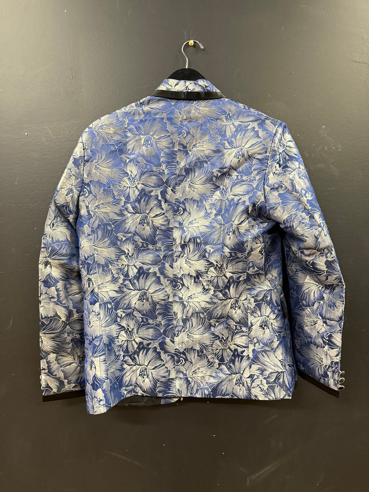 CloudStyle Blue and Silver floral jacquard men's blazer size medium with a black shawl lapel