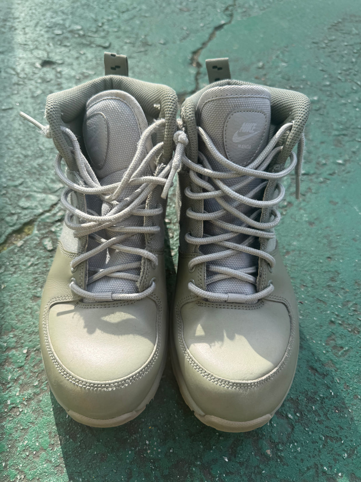 Nike Manoa gs dark stucco color way size 5 youth