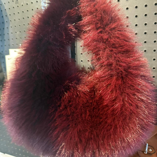Red faux fur collar luxury purs