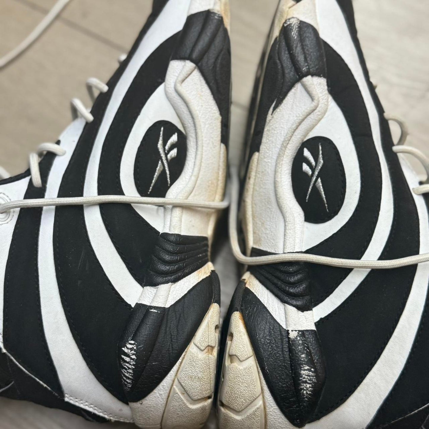 Reebok 90s vintage shaqnosis og Black And White Size 8