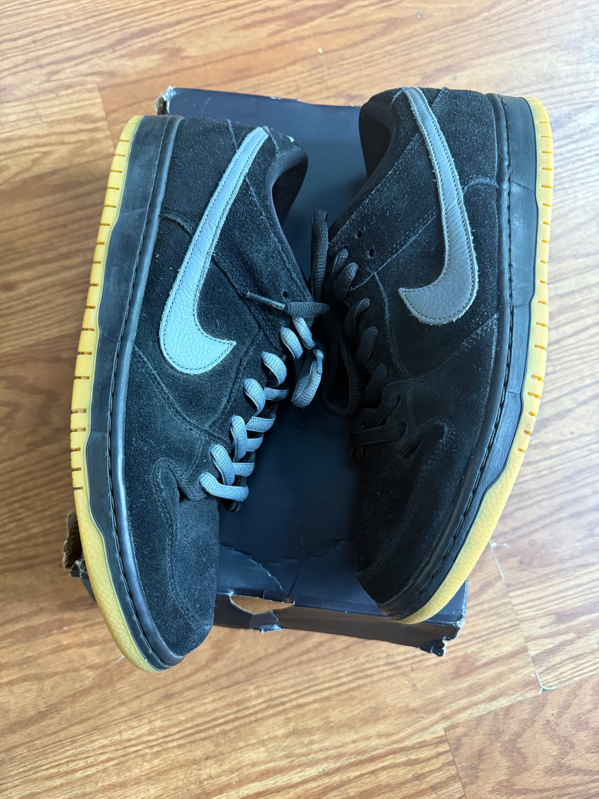 Nike SB Dunk Low Pro "Fog" shoes Size 11.5 black suede grey Swoosh
