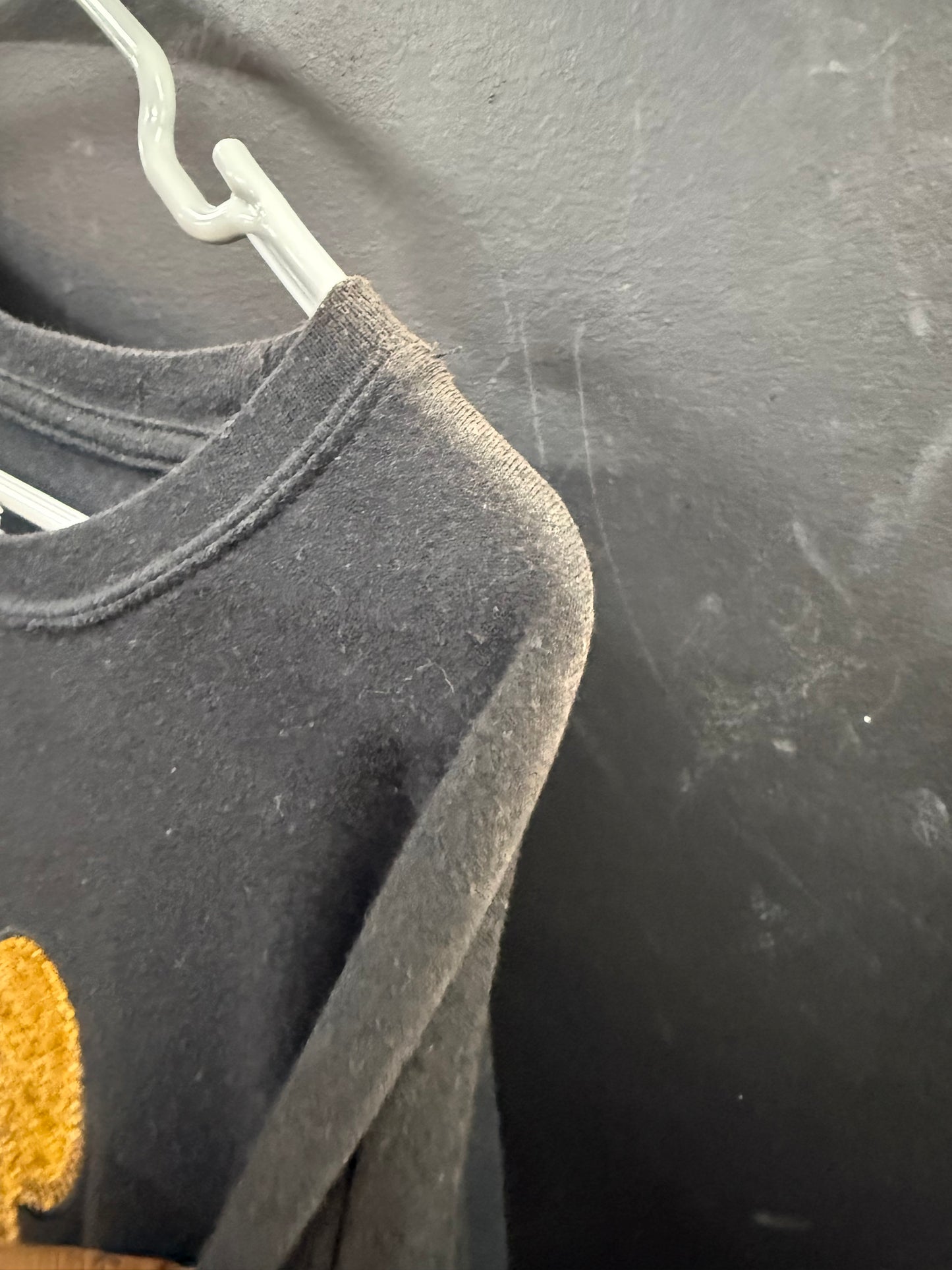 Black Disney Winnie the Pooh crewneck t-shirt size xl