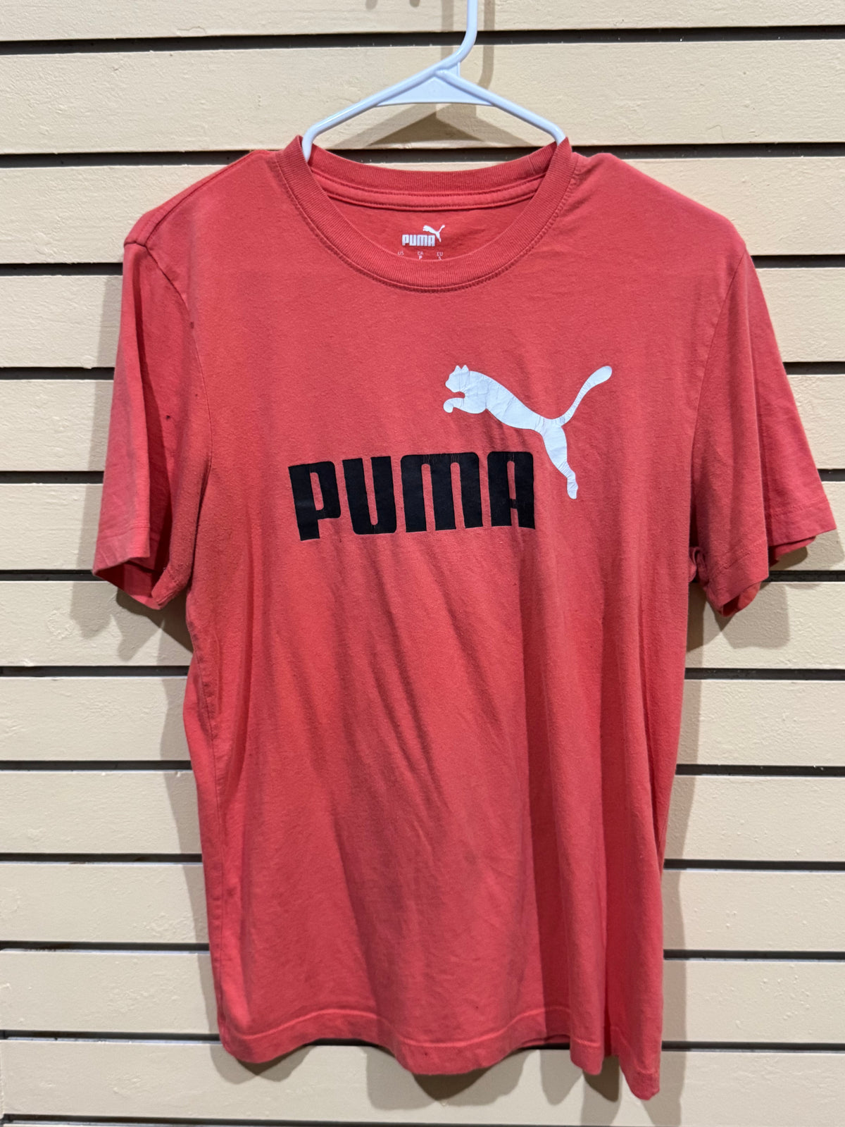 Puma Essentials Heather Men's Tee in High Risk Red size small featuring a large graphic logo on the chest.