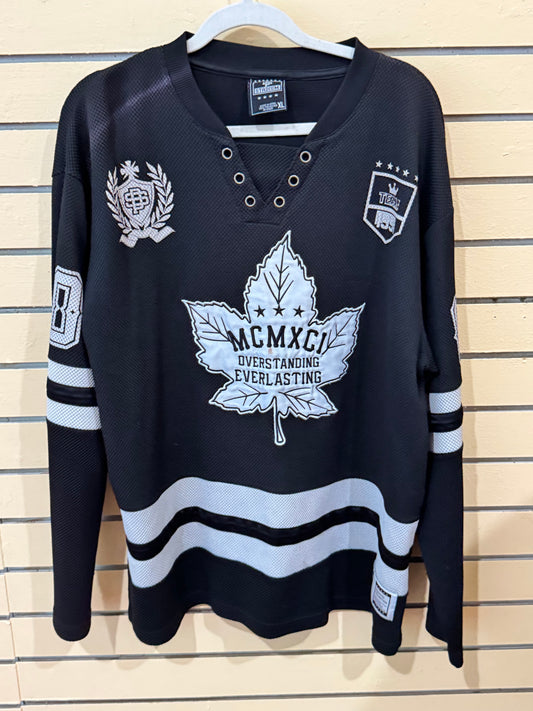 Black Stadium MCMXCI hockey jersey sir xl "Overstanding Everlasting" on the front.