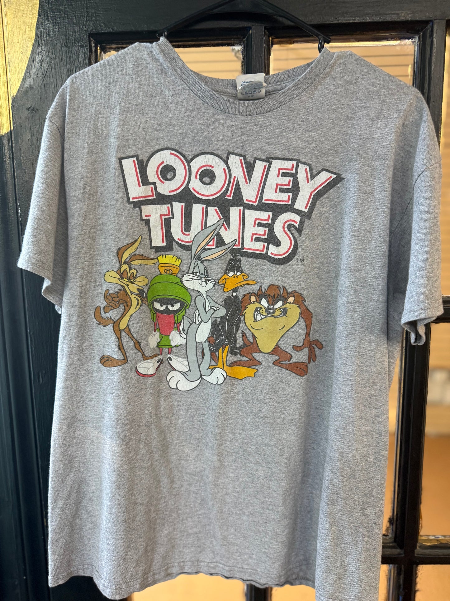 Looney Tunes Gray T-shirt size large